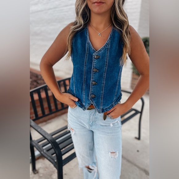 Marigold Kiss Women’s Country Western Iridescent Bronco Denim Vest | NEW/NWT!!🐴🤠 - Picture 4 of 15